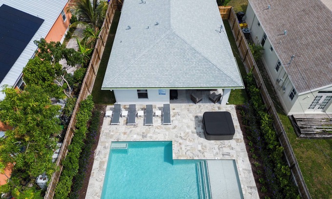 Old Northwood Historic District House | Heated Salt Pool , 4BR Luxe Home , Jacuzzi , Self Check-In