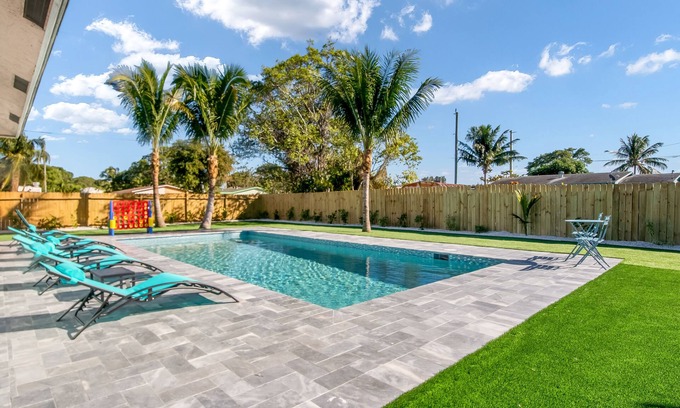 Delray Beach House | 🏝️⭐️HEATED SALT WATER POOL HOME~🌊Delray Beach home 3 blocks from Atlantic Ave!