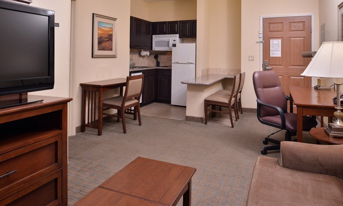 Central Oklahoma City Condo | Heated Saltwater Pool | 24 Hour Fitness Center + Free Breakfast