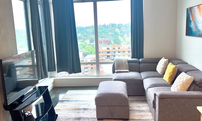 Connaught Condo | Heaven On Earth, The Condo! Near Calgary Stampede | Free Parking