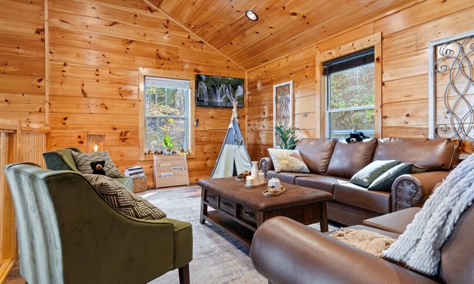 Sevierville Cabin | Heavenly Heights by Ghosal Luxury Lodging