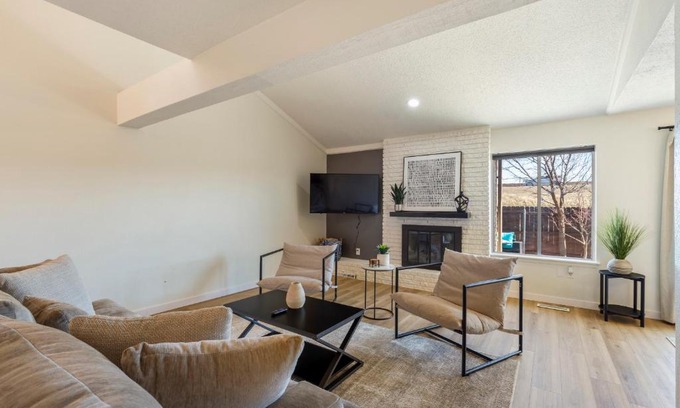 Central Oklahoma City House | Hefner Lake Townhome, trails, restaurants, shopping