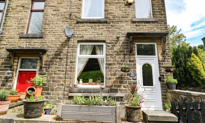 Oxenhope Cottage | HEIGHTS VIEW, pet friendly, character holiday cottage in Oxenhope