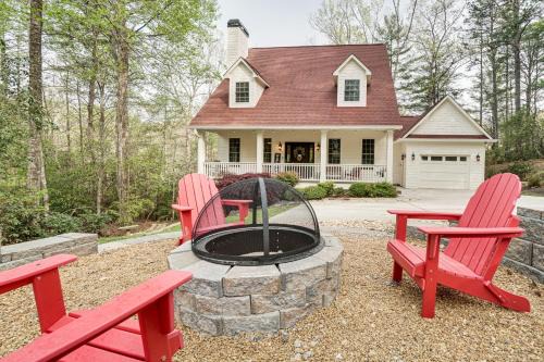 Helen House | Helen Retreat with Hot Tub, 2 Mi to Downtown!