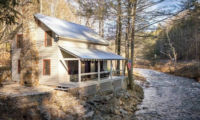 Helen Cabin | Helen's Newest Riverfront Rental on the Chattahoochee River