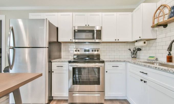 Helen House | Helen Studio Living Suite 102