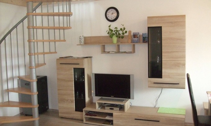 Stadtlauringen Apartment | Helle Ferienwohnung (60qm) mit Terrasse und großer Wiese