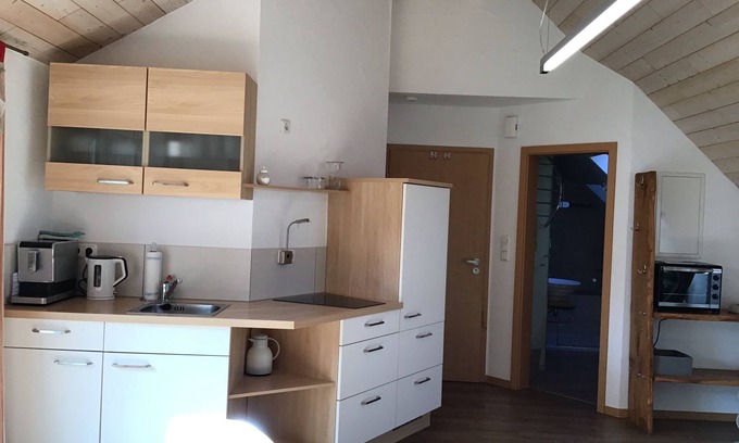 Sandberg Apartment | Helle Ferienwohnung für bis zu Vier Personen mit Südbalkon