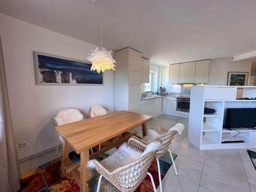 Bad St. Peter-Ording Apartment | Helle Wohnung mit Balkon und Tennisplatz