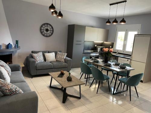 Ofrinion House | Hellens Villa