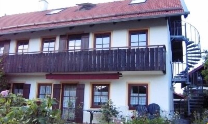 Chieming Apartment | Helles und gemütliches Dachstudio