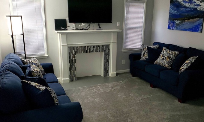 Detroit House | HELLO DETROIT! Welocme to our newly renovated 3 bedroom home -14mins to downtown