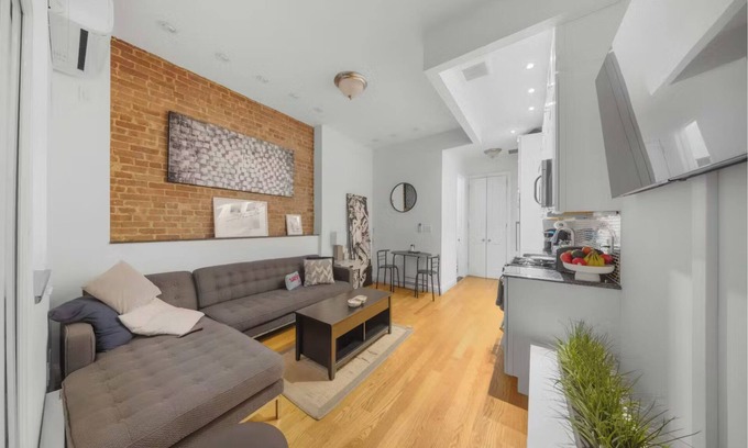Hell's Kitchen Apartment | Hell’s Kitchen 2-bedroom moments from Time Square, Broadway, Restaurant Row