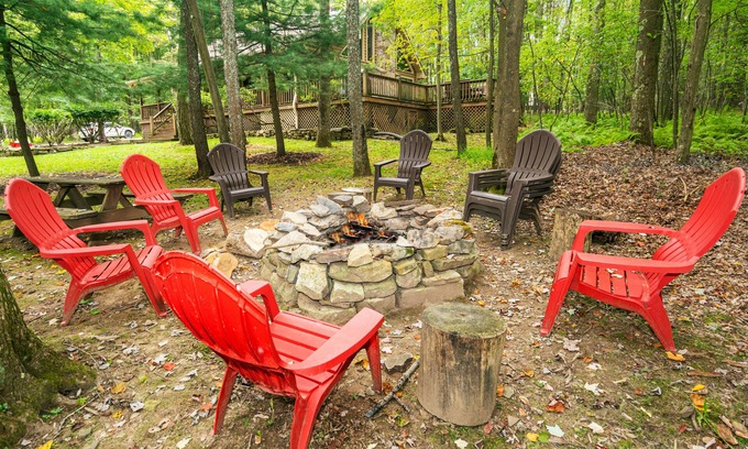 Blakeslee House | Hemlock Chalet: Lake Access, Dogs Welcome, Dock Slip!