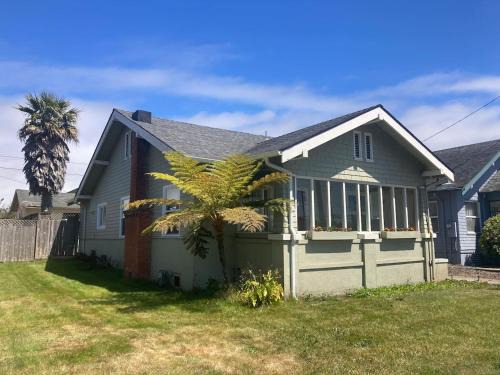 Eureka House | Henderson Hideout Hot Tub and Pet Friendly.