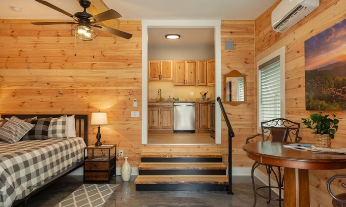 Hendersonville House | Hendo Condo on the Ecusta Trail, pet friendly