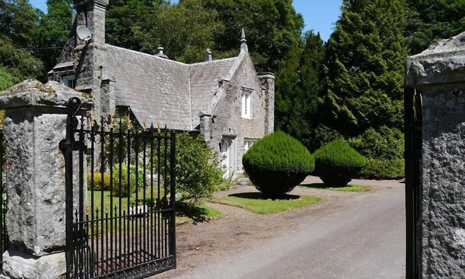 Castle Douglas Cottage | Hensol Lodge - a cottage that sleeps 4 guests in 2 bedrooms
