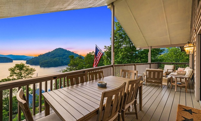 Glenville House | Heras Hideaway - Lake Glenville Views