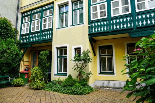 Rudolfsheim-Funfhaus Apartment | Heritage Apartments in Historical Musician Residence of Josef Klein