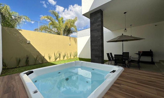 Juriquilla House | Hermosa casa con jacuzzi en Juriquilla