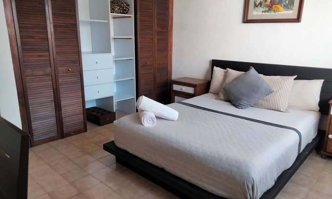 Downtown Queretaro House | Hermosa habitación privada con baño compartido cerca de la UAQ en Querétaro