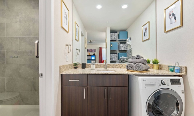 Prairie Village Apartment | Hero HQ KING BD No Stairs WiFi Covered Parking Feel Secure and comfortable