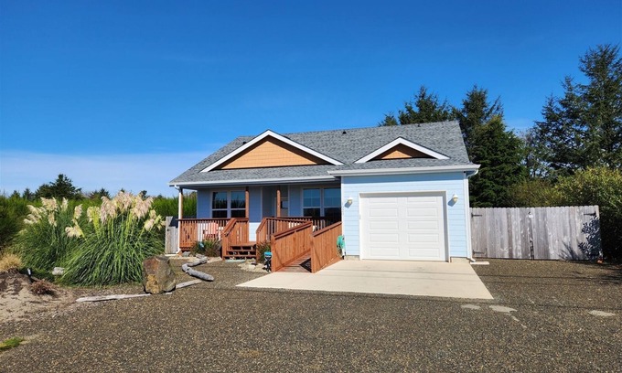 Ocean Shores House | Heron Haven - Beautiful newer canal front home