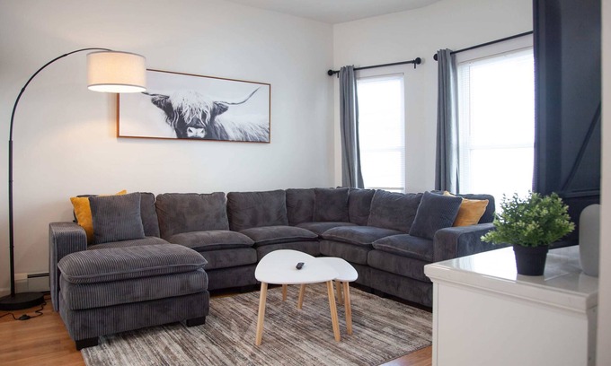 Geneva House | Heron Hideaway Game Room + Walk to HWS & Lake
