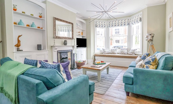 Southwold Cottage | HERON HOUSE, SOUTHWOLD, pet friendly, with open fire in Southwold