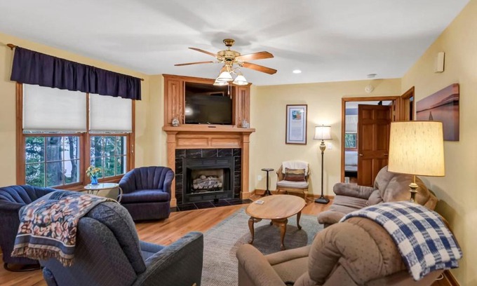 Leesville House | Herons Flight Sleeps 6