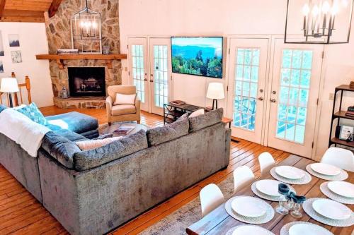 Cleveland House | Hester Gap - wineries, AT hiking + Dahlonega/Helen