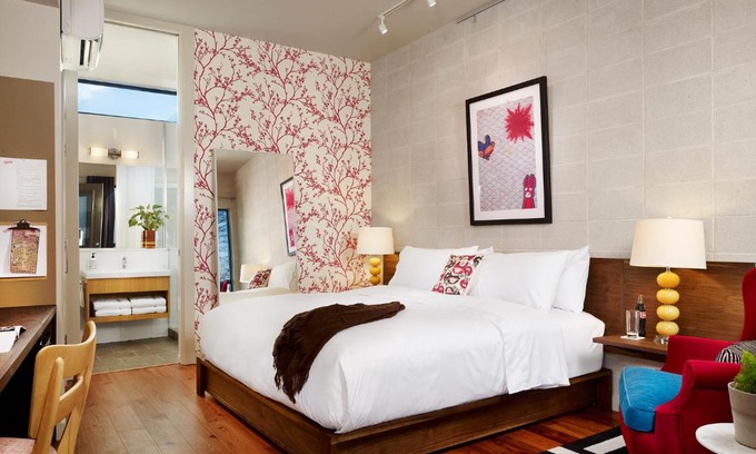 East Cesar Chavez Hotel | Heywood Hotel