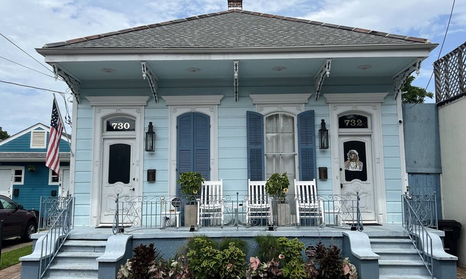 Bywater House | HGTV's BYWATER Beauty as seen on New Orleans Reno - Stunning spacious 1-bedroom