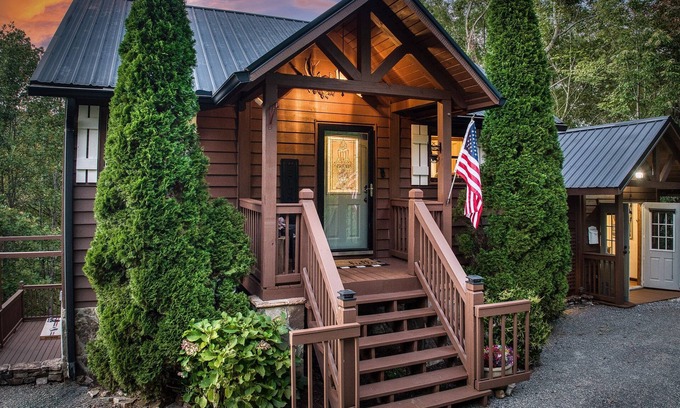 Hiawassee House | Hiawassee GA, 2 KING BEDS, close to town/wineries/Helen