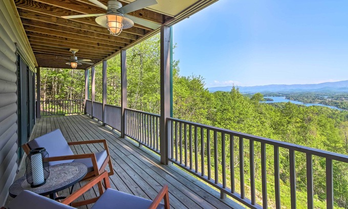 Hiawassee House | Hiawassee Getaway w/Deck, Mountain & Lake Views!