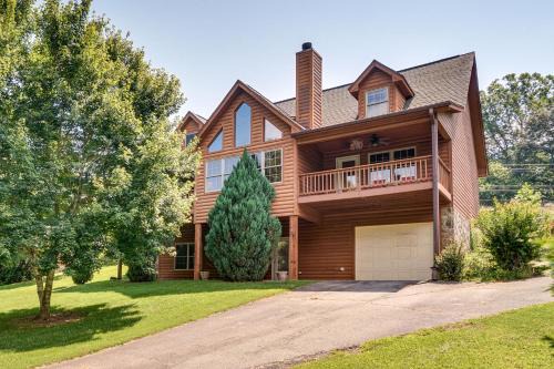 Hiawassee House | Hiawassee River Retreat 2 Mtn-View Decks!
