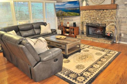 Big Canoe House | Hibernation Station - Community Amenities Wooded Views