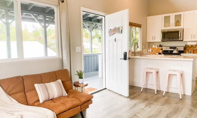Keaau Apartment | Hibiscus Hale, Full Kitchen, King Bed, Parking