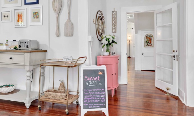 Fort Myers River District House | Hibiscus House Bed Breakfast Citrus Room