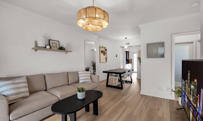 City Center Apartment | HIBISCUS Suite 2BD/1BA Steps to Lincoln Road South Beach