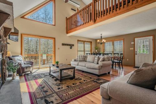 Albrightsville House | Hickory Haven by AvantStay Hot Tub Game Room Theater Deck