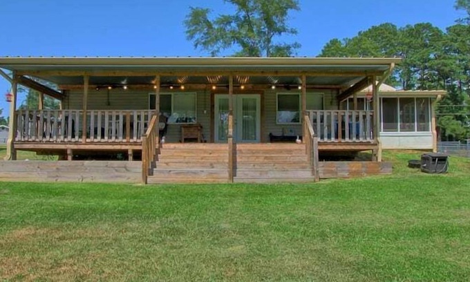 Hemphill House | Hickory Hill Hideaway