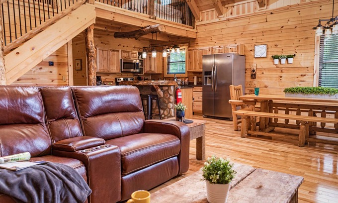 Creola Cabin | Hidden Creek Lodge by The Inn & Spa at Cedar Falls