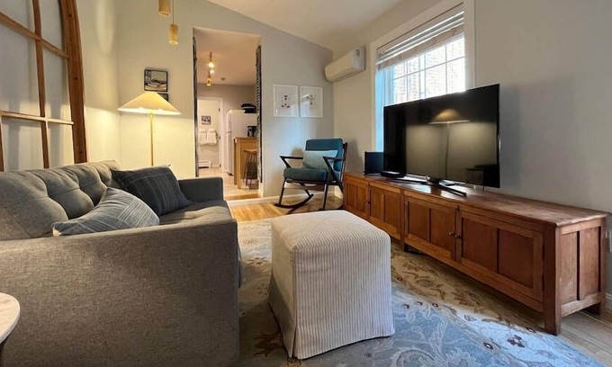 West End Apartment | Hidden Garden Apartment in Portlands West End
