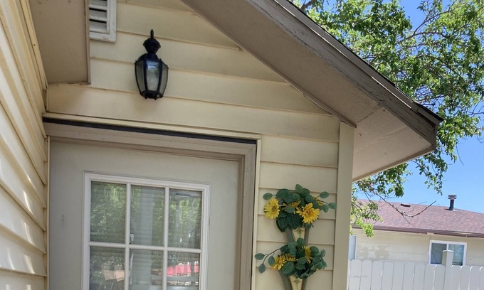 Wichita Apartment | Hidden Gem! 1-bedroom studio, WIFI and Parking.