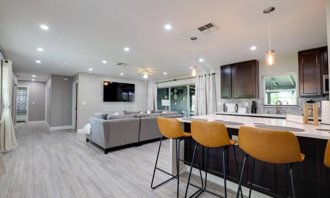 Deltona Lakes House | Hidden gem home w an exhilarating backyard view