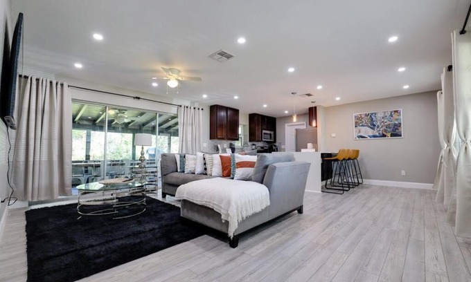 Deltona Lakes House | Hidden gem home w/ an exhilarating backyard view