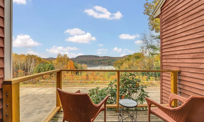 Harrison Condo | Hidden Gem! Large 3BR Condo, minutes to Pleasant Mtn! 40 Minutes to Sunday River