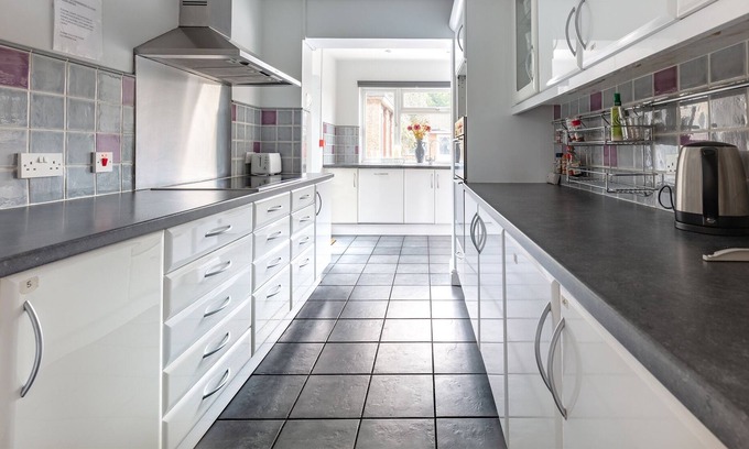 London Borough of Hounslow House | Hidden Gem Minutes from Heathrow Airport