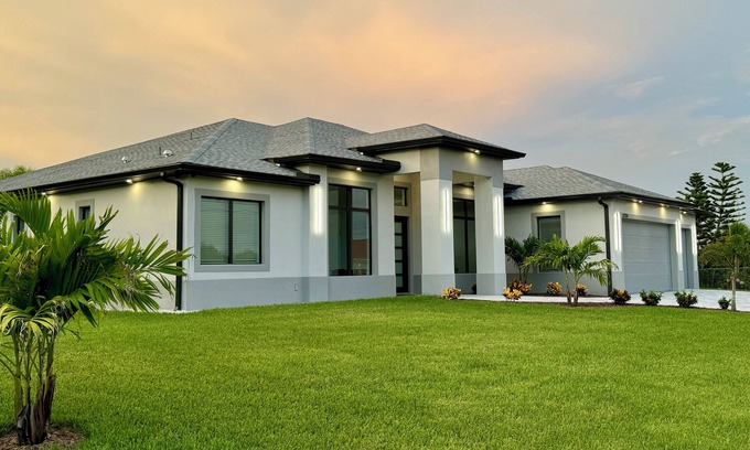 Warm Mineral Springs House | Hidden Gem with Jacuzzi, Waterfront